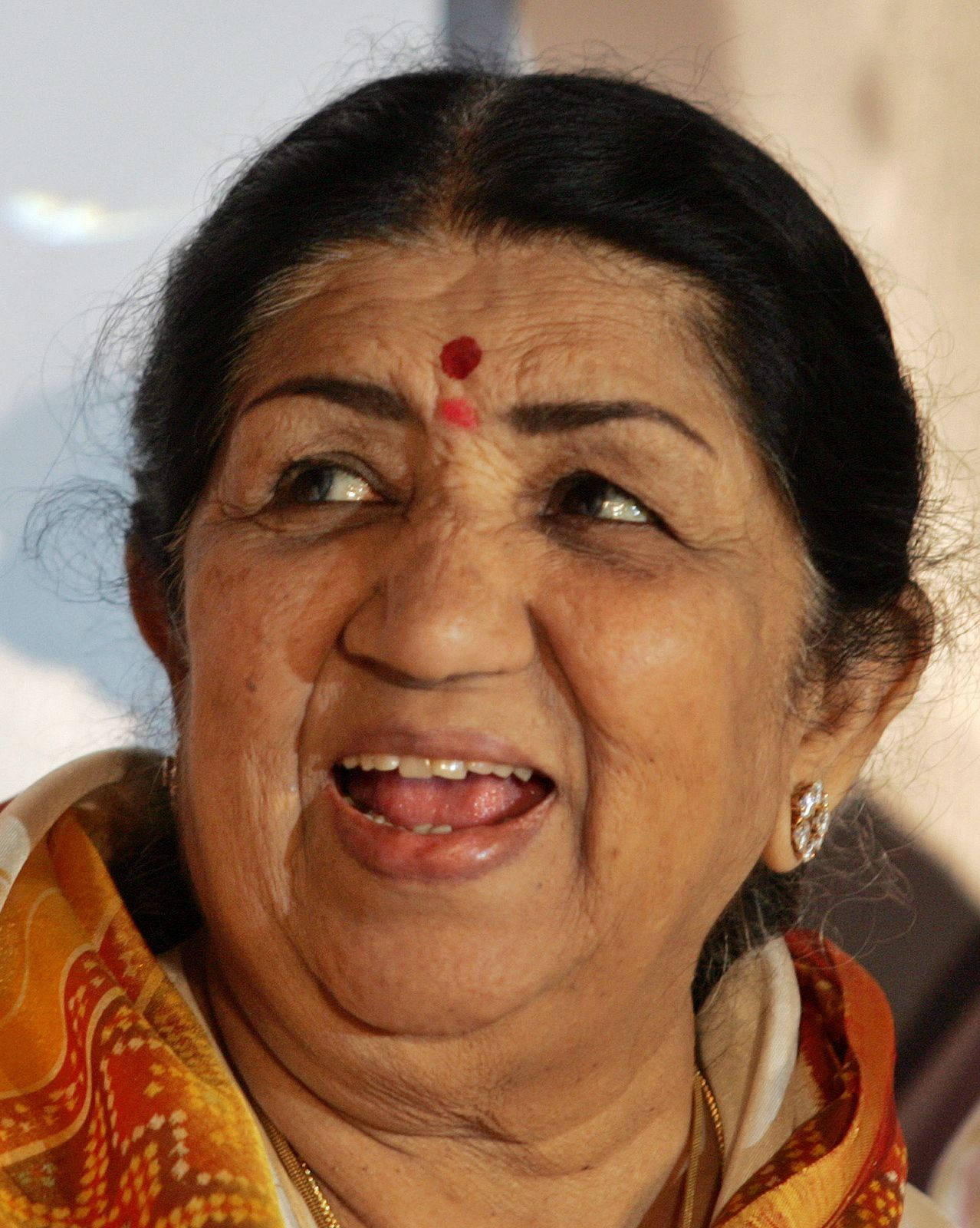 Lata Mangeshkar Genuine Smile Wallpaper