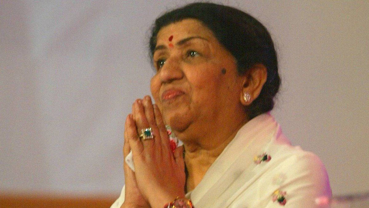 Lata Mangeshkar In White Wallpaper