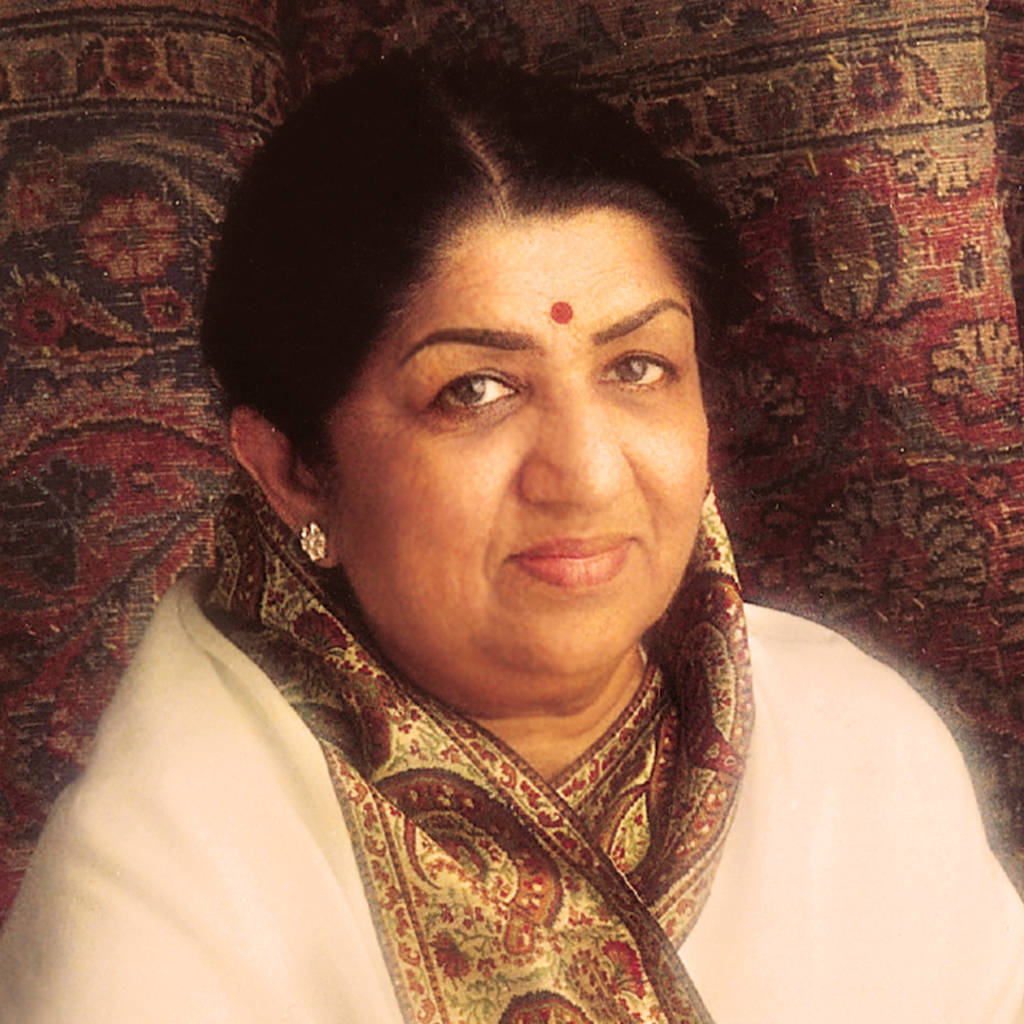 Lata Mangeshkar Portrait Shot Wallpaper