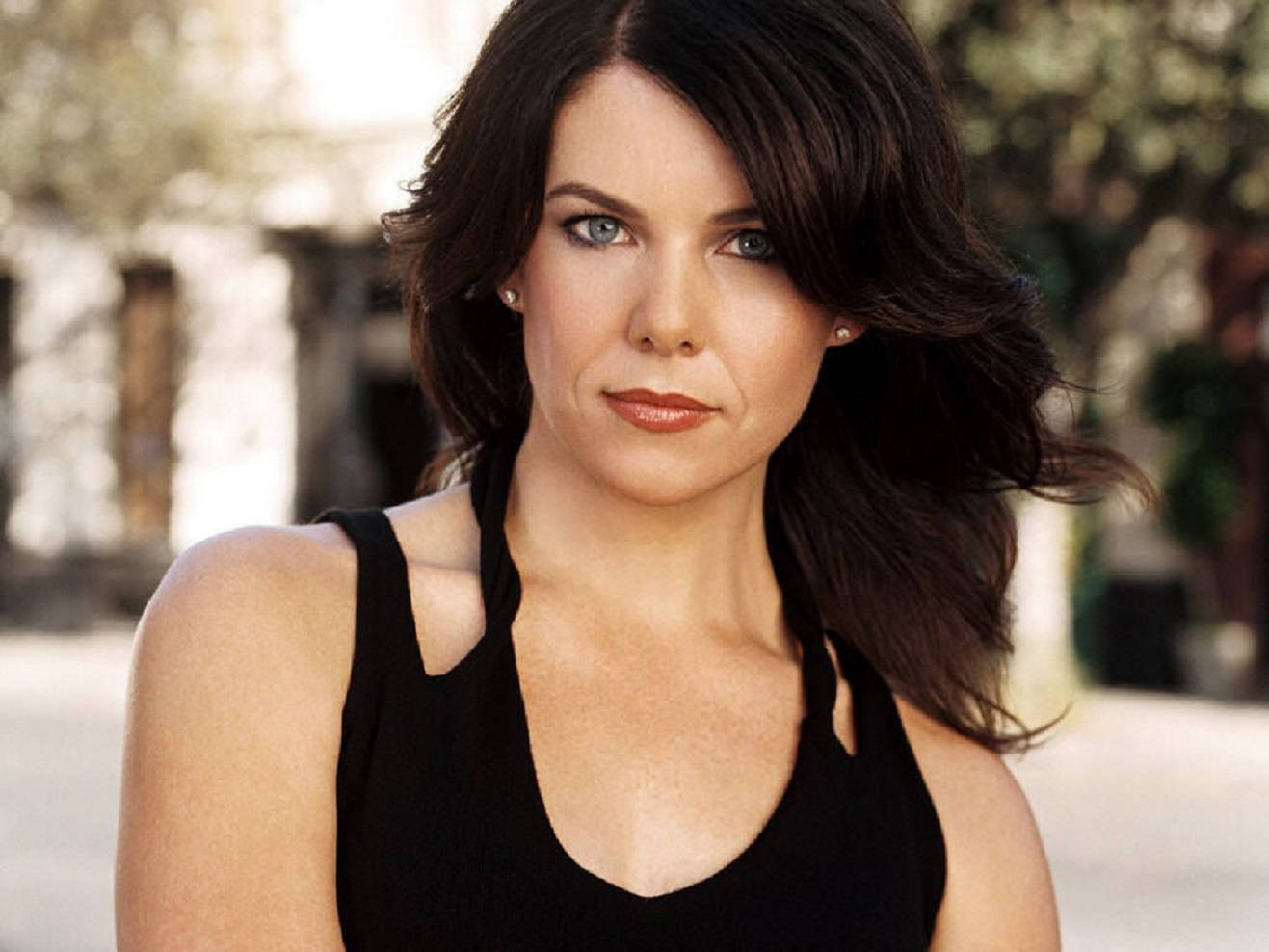 Lauren Graham Lovely Haircut Wallpaper