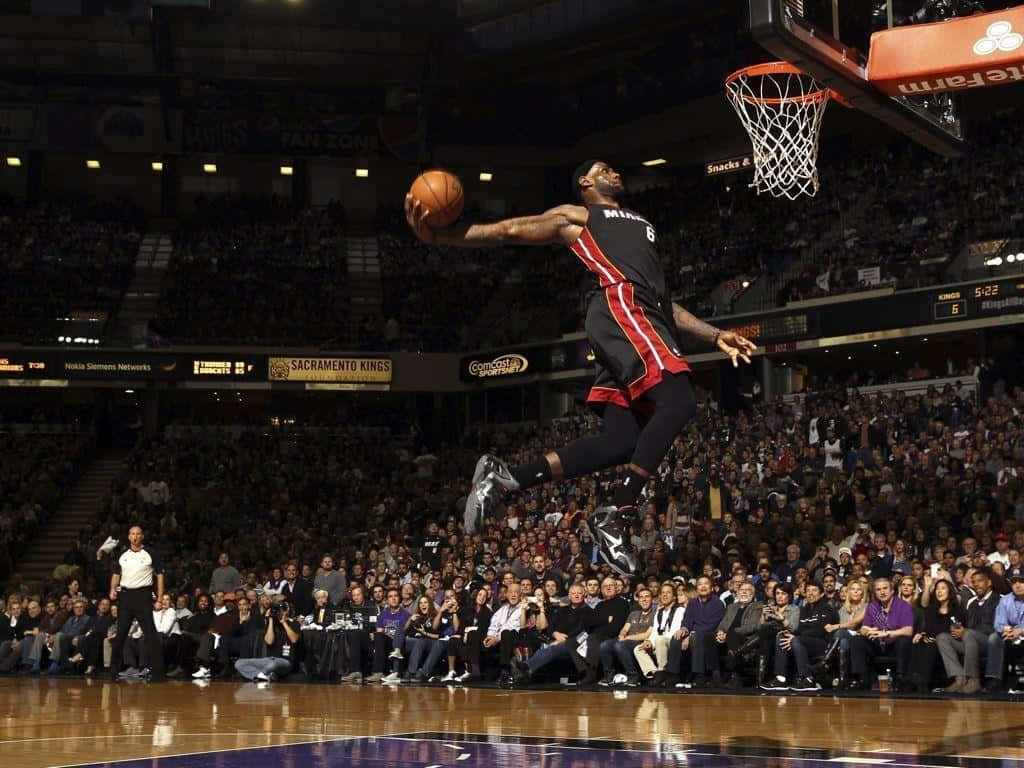 Le Bron James Monumental Dunk Wallpaper