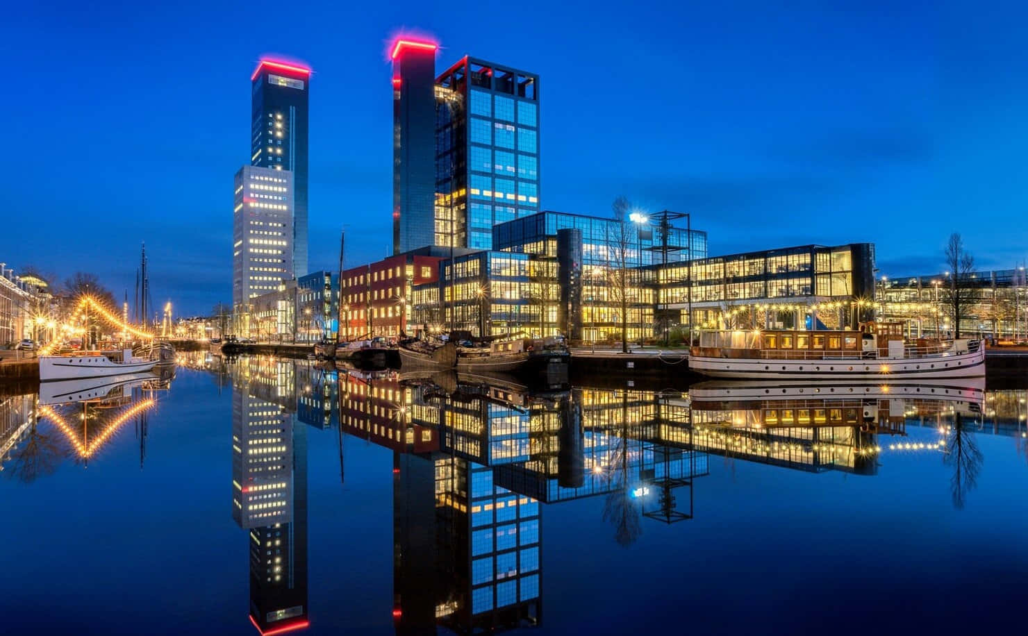 Leeuwarden Waterfront Twilight Reflections Wallpaper