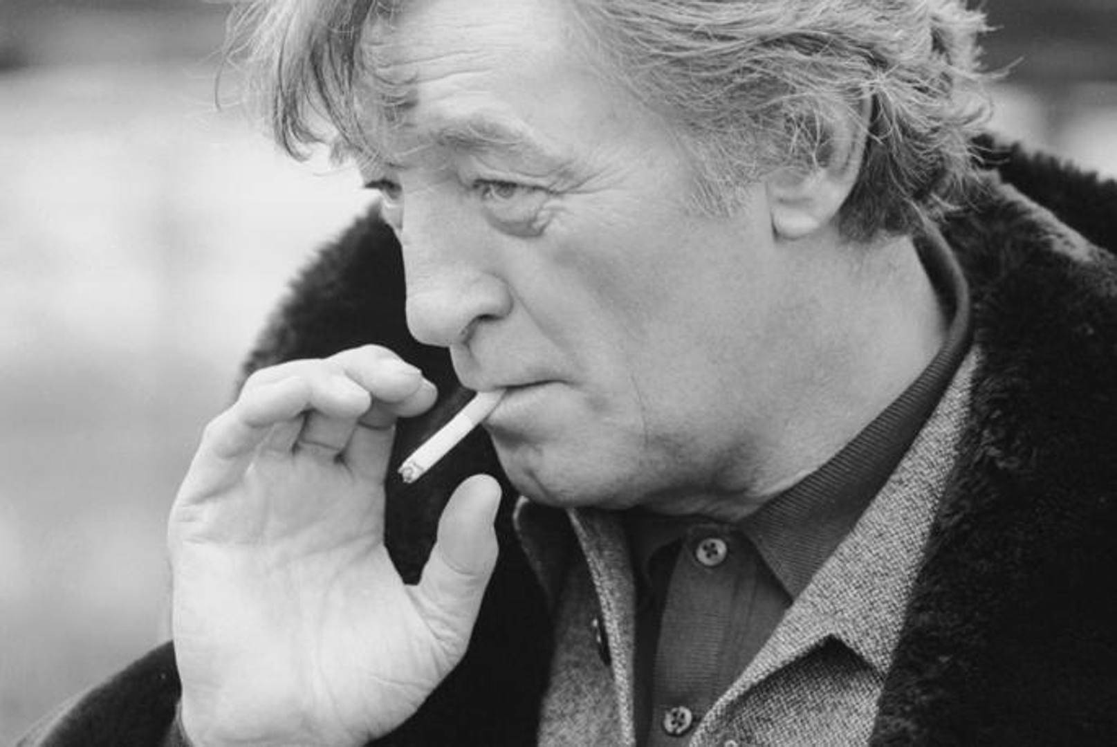 Legendary Actor Robert Mitchum Captured With A Cigarette Wallpaper