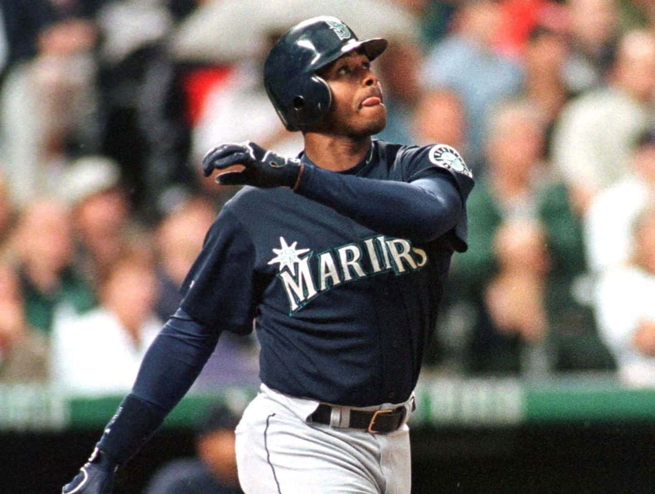 Legendary Baseball Hall Of Fame Outfielder Ken Griffey. Wallpaper