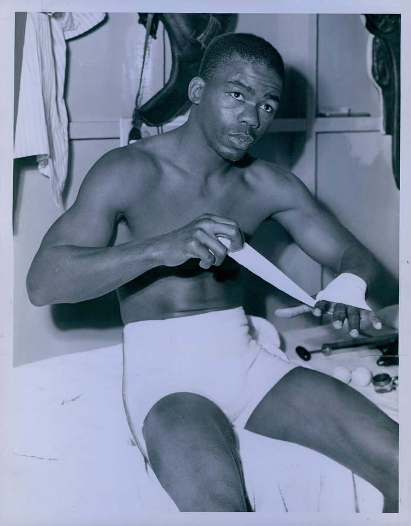 Legendary Boxer Ike Williams Preparing For A Match Wallpaper