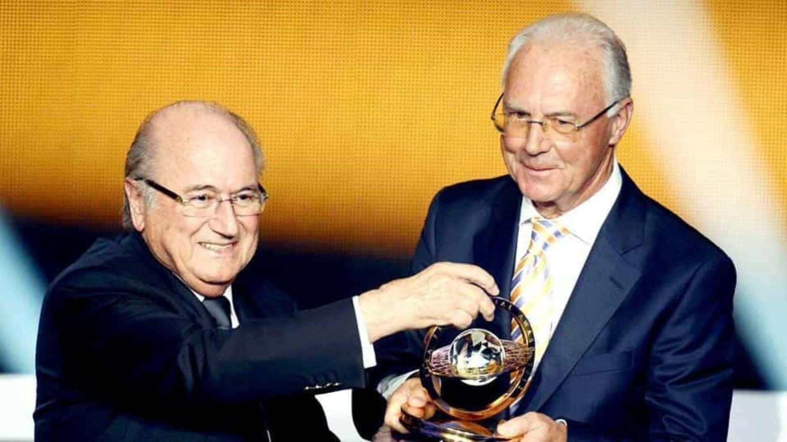 Legendary Football Figure Franz Beckenbauer At An Awards Ceremony. Wallpaper