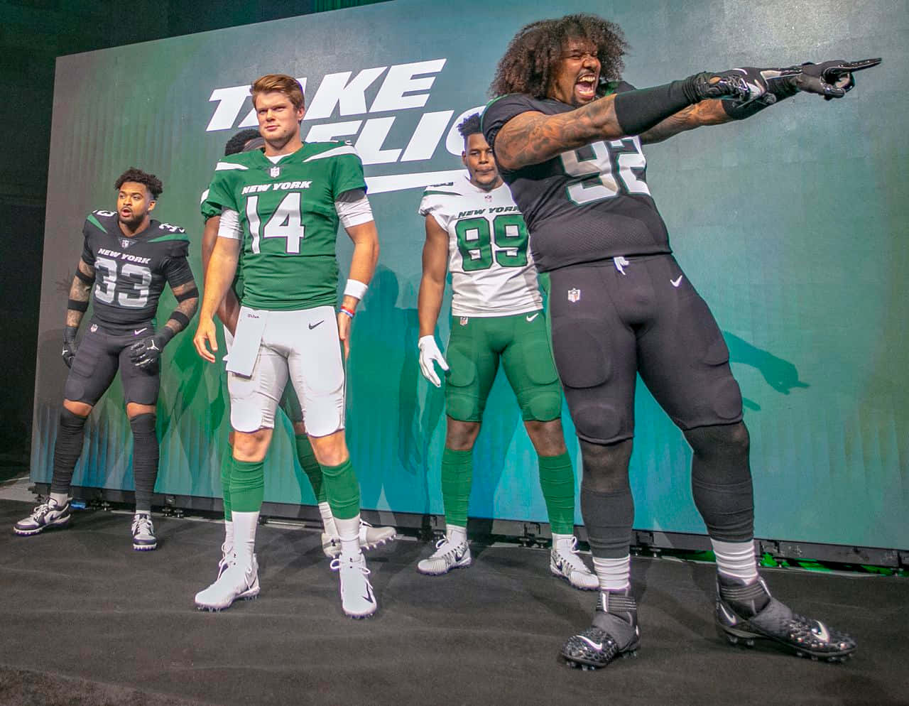 Leonard Williams Football Silly Pose Wallpaper