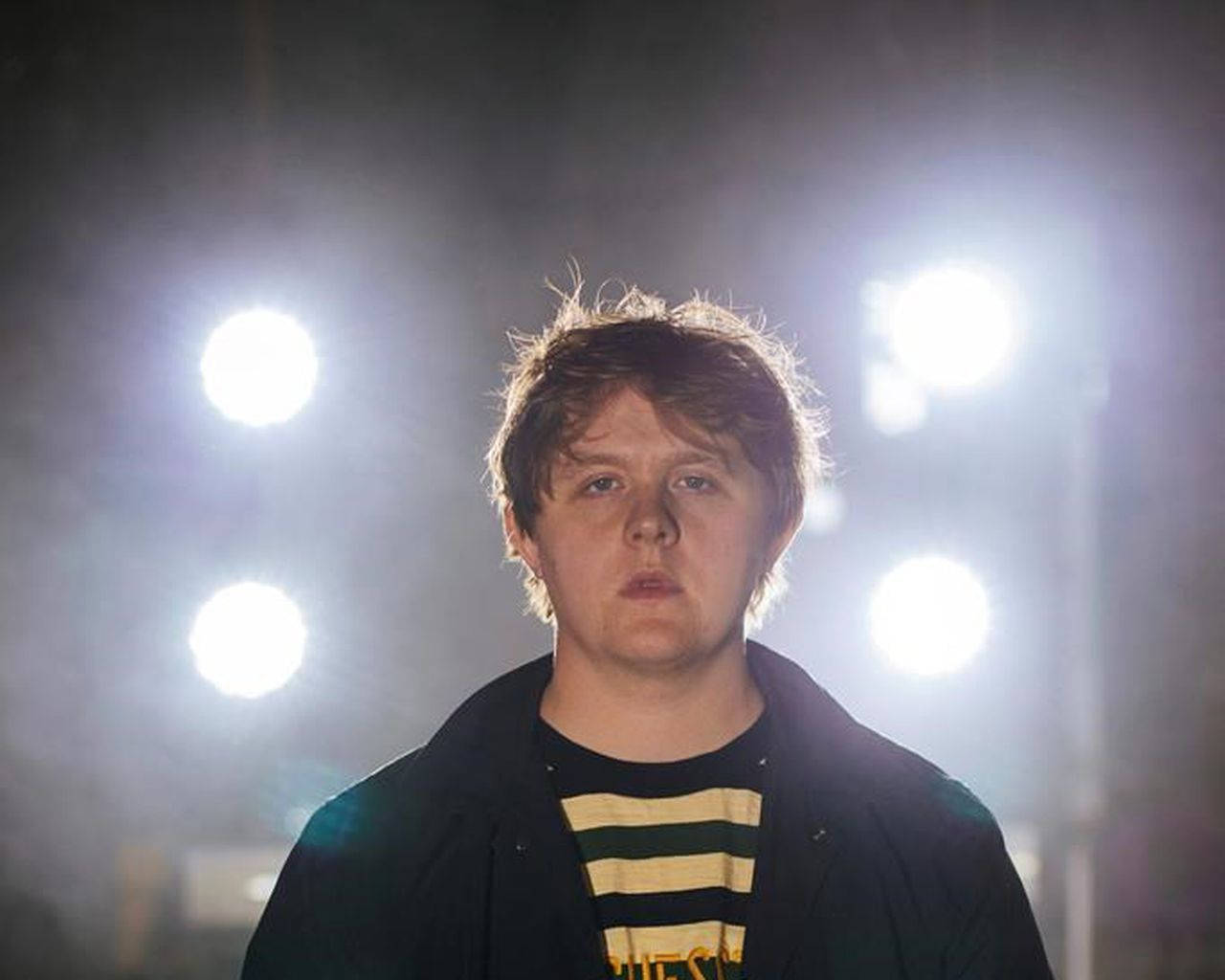 Lewis Capaldi Brooklyn Steel Portrait Wallpaper