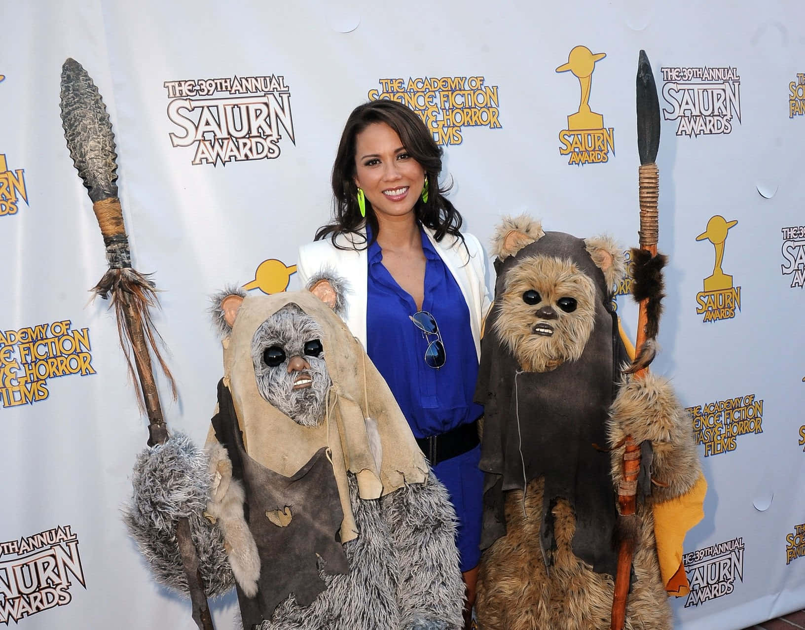 Lexa Doig Saturn Awardswith Ewoks Wallpaper