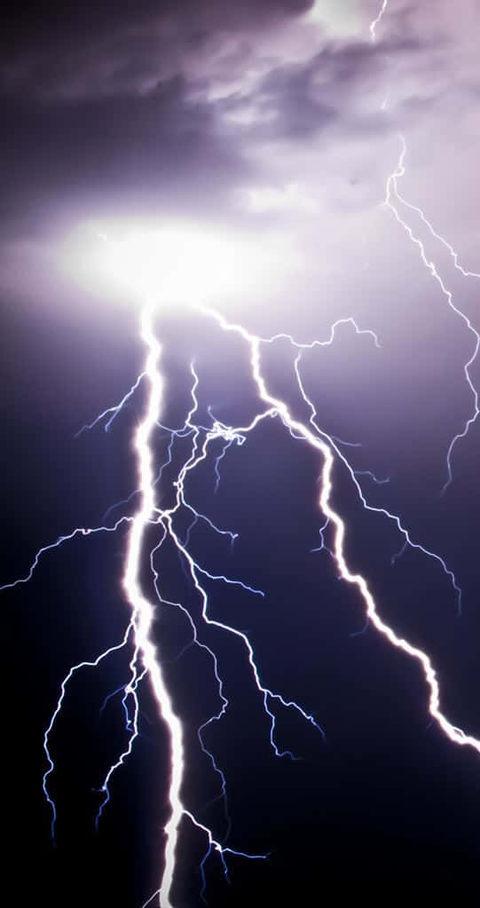 Lightning Strikes In The Sky Wallpaper