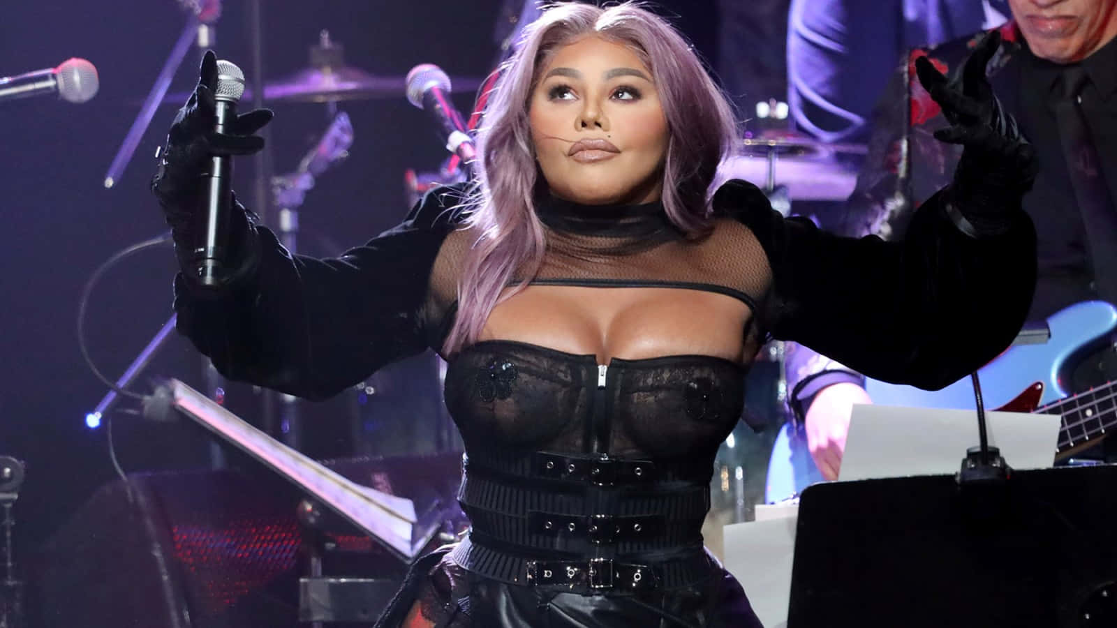 Lil Kim Performingon Stage Wallpaper