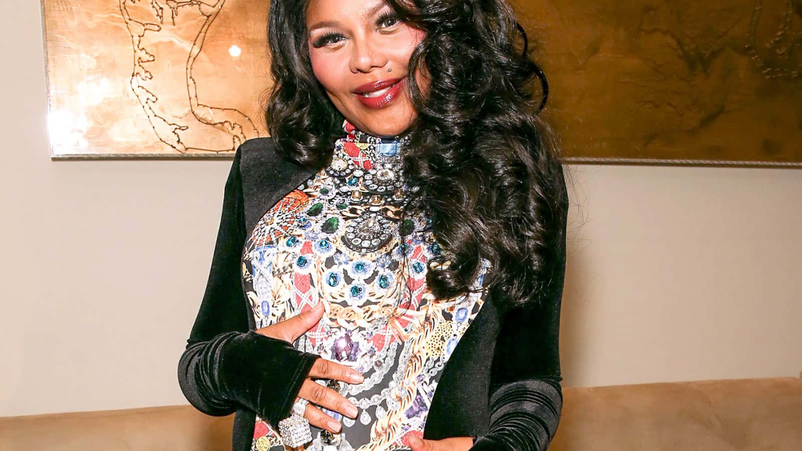 Lil Kim Posingin Embellished Outfit Wallpaper