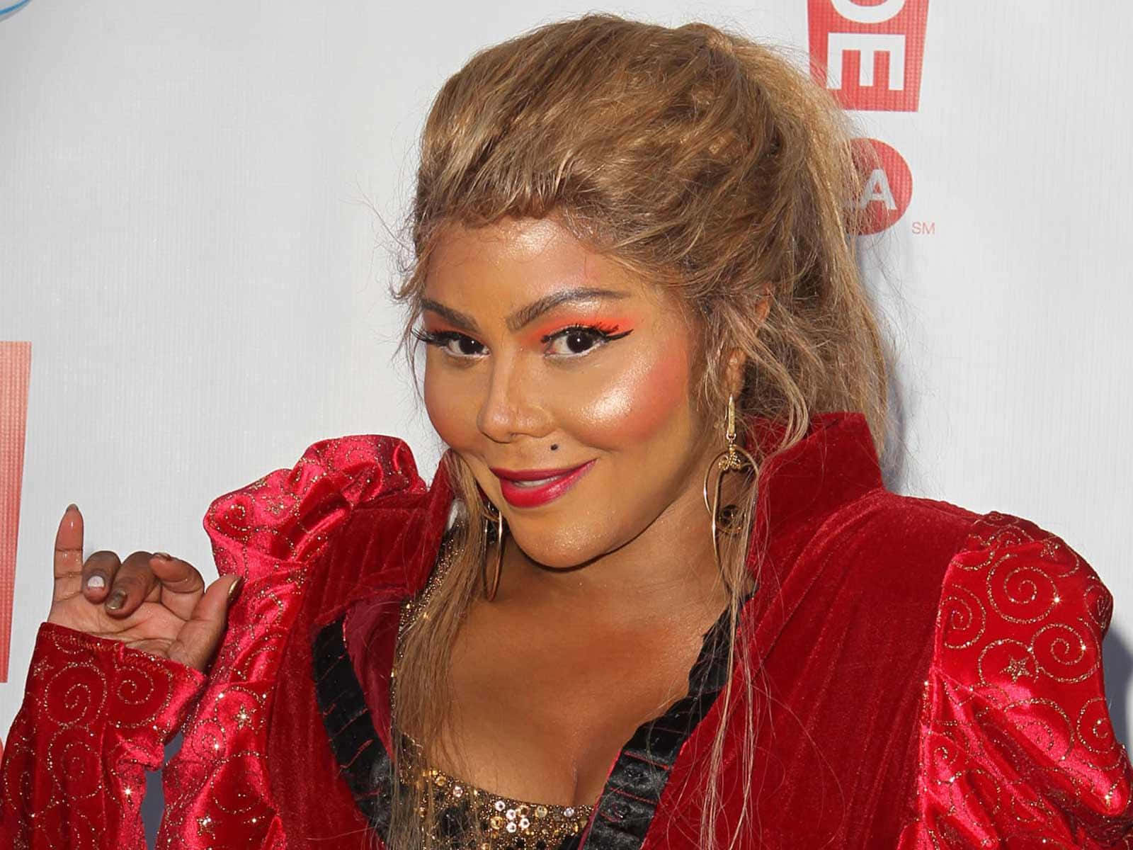 Lil Kim Red Carpet Glamour Wallpaper