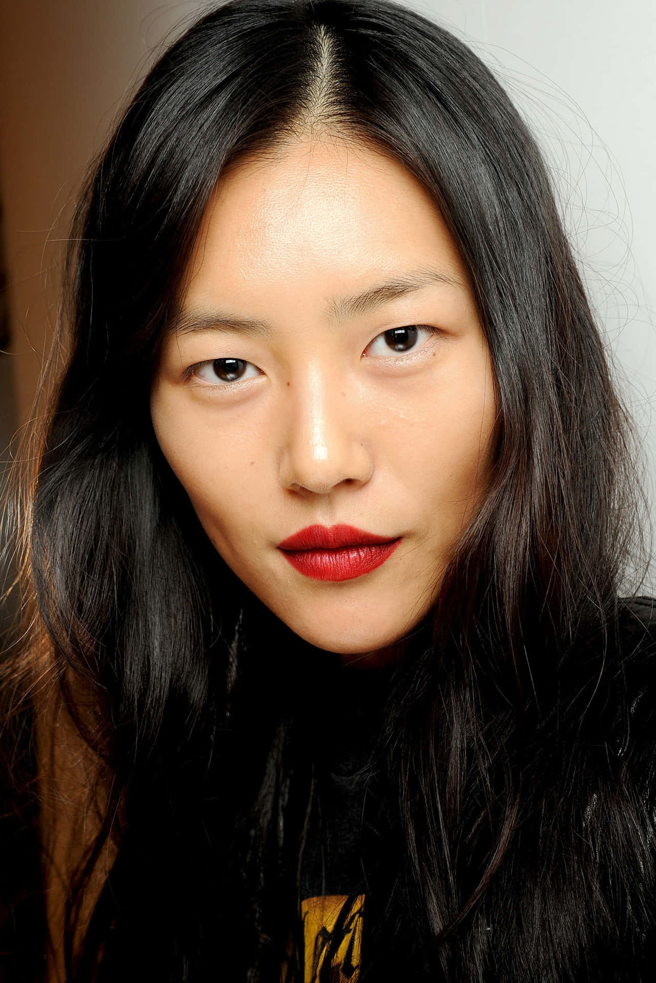 Liu Wen, The Alluring Siren Of The Fashion World Wallpaper