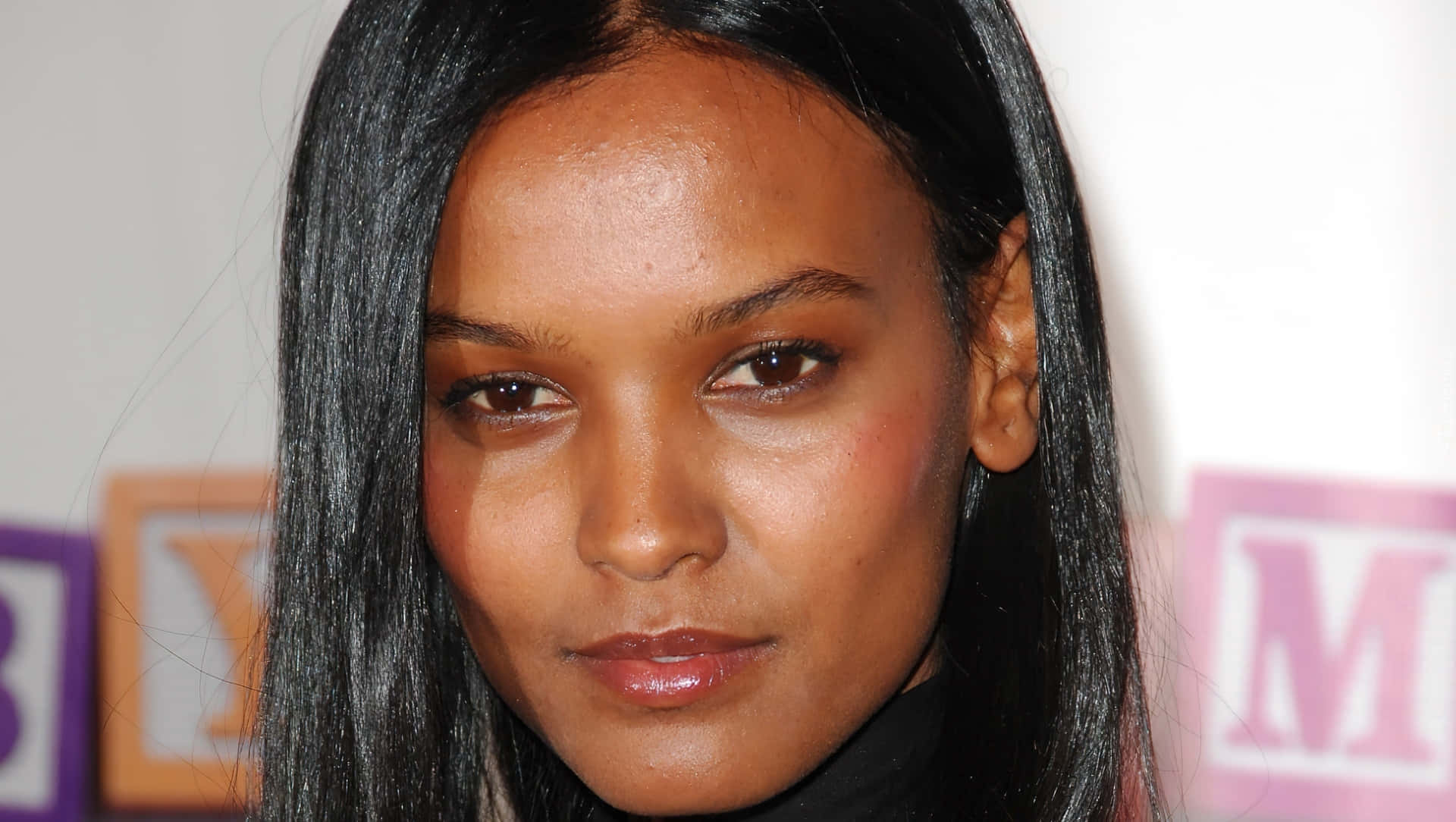 Liya Kebede Gracing The Runway Wallpaper