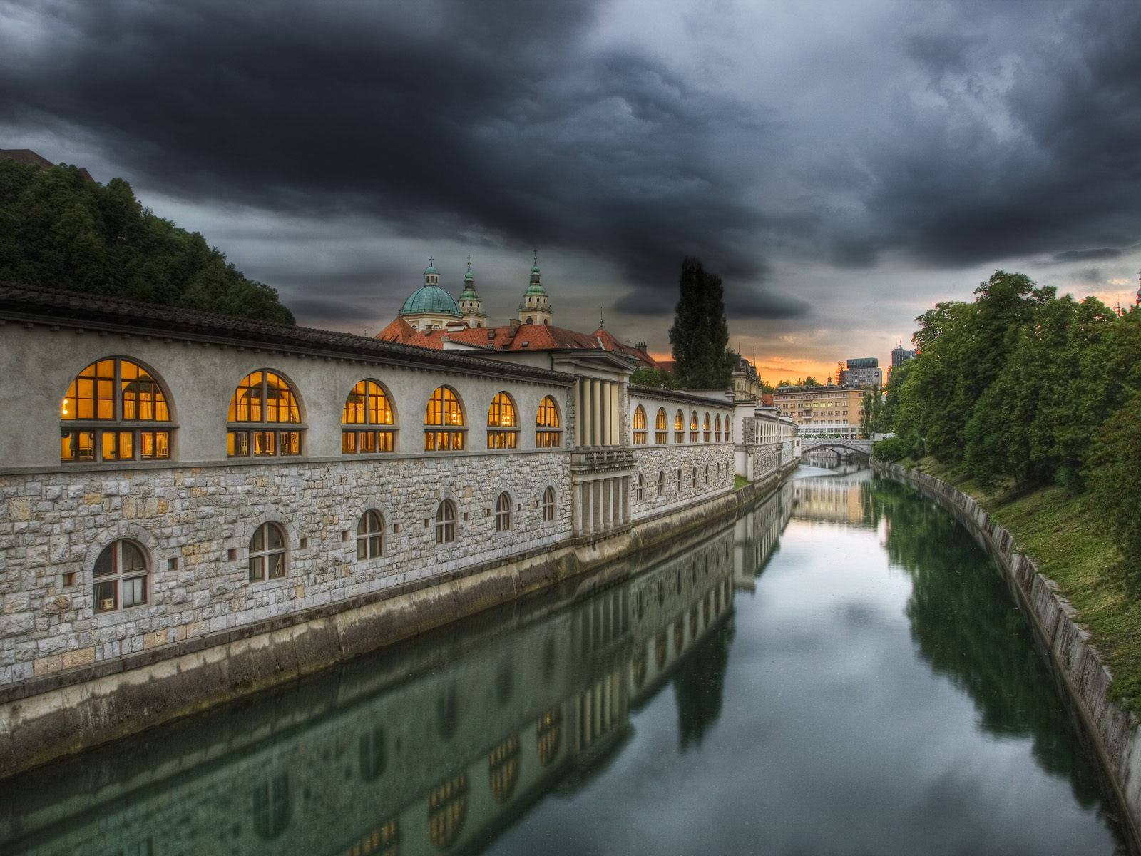 Ljubljana Castle Overlooking Scenic Cityscape At Dusk Wallpaper