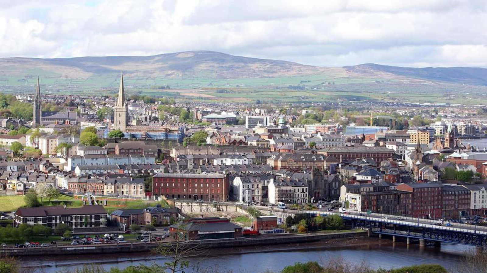 Londonderry Cityscapeand River Foyle Wallpaper