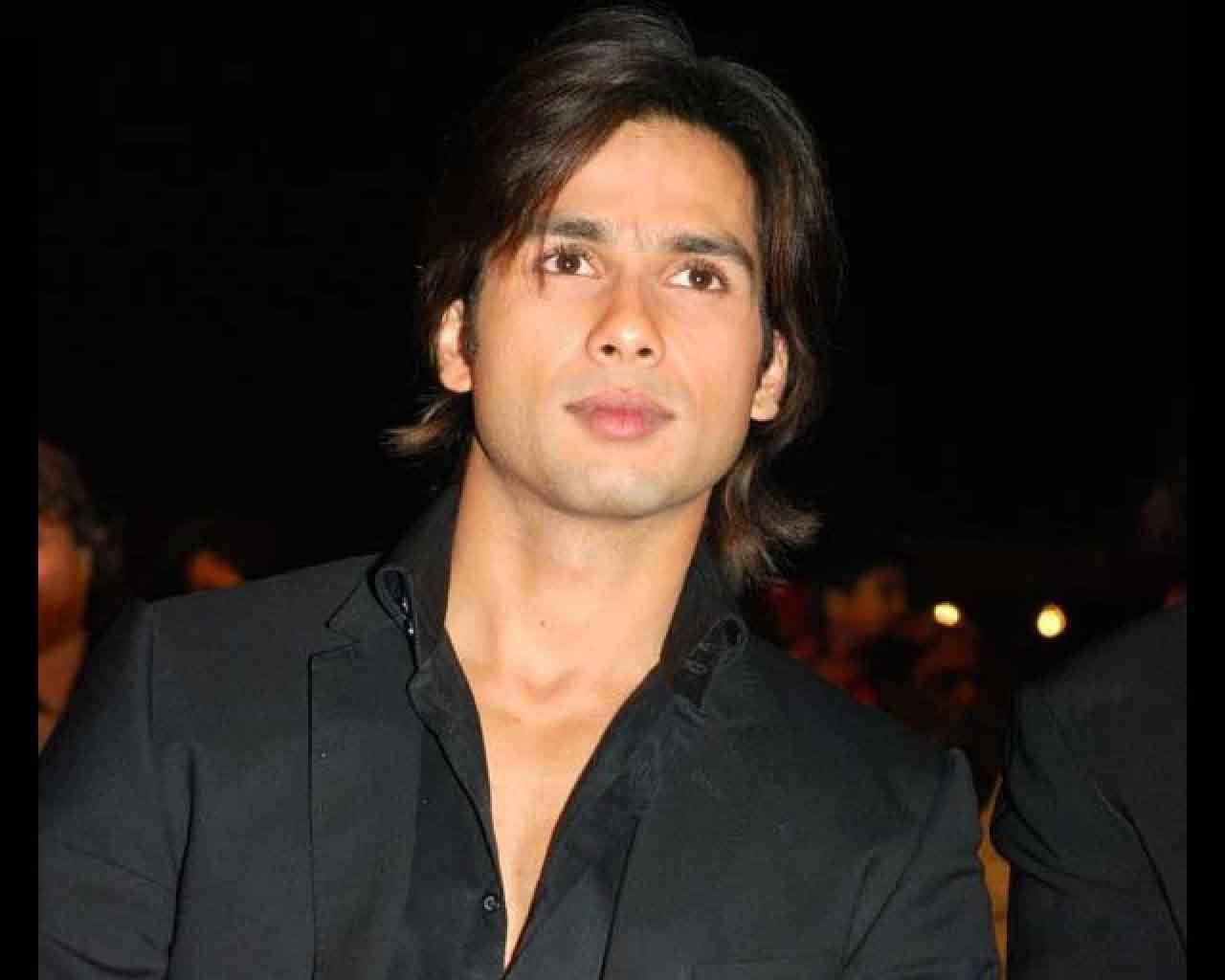 Long-haired Shahid Kapoor Wallpaper