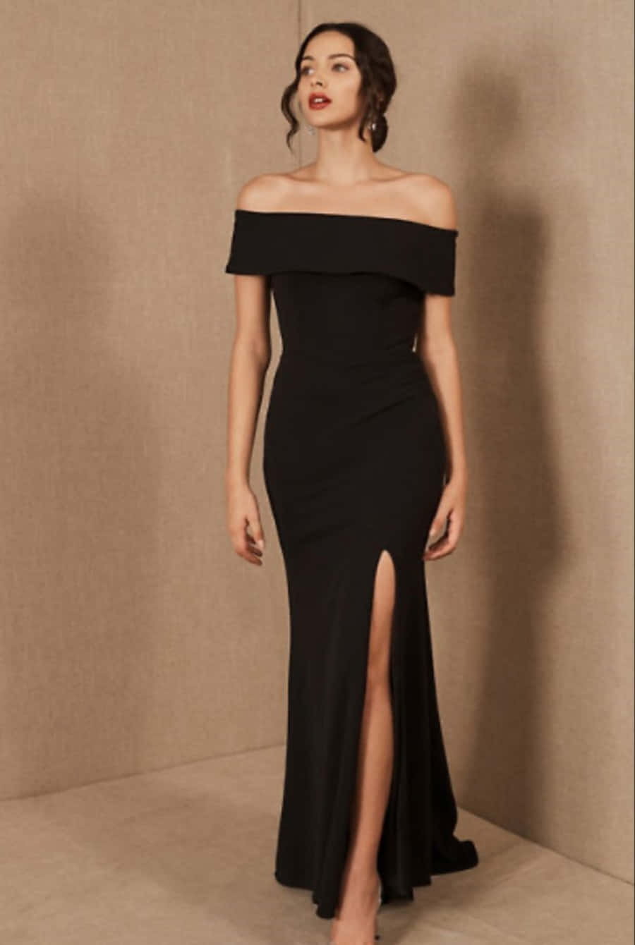 Look Amazing In This Chic And Timeless Black Tie Dress! Wallpaper