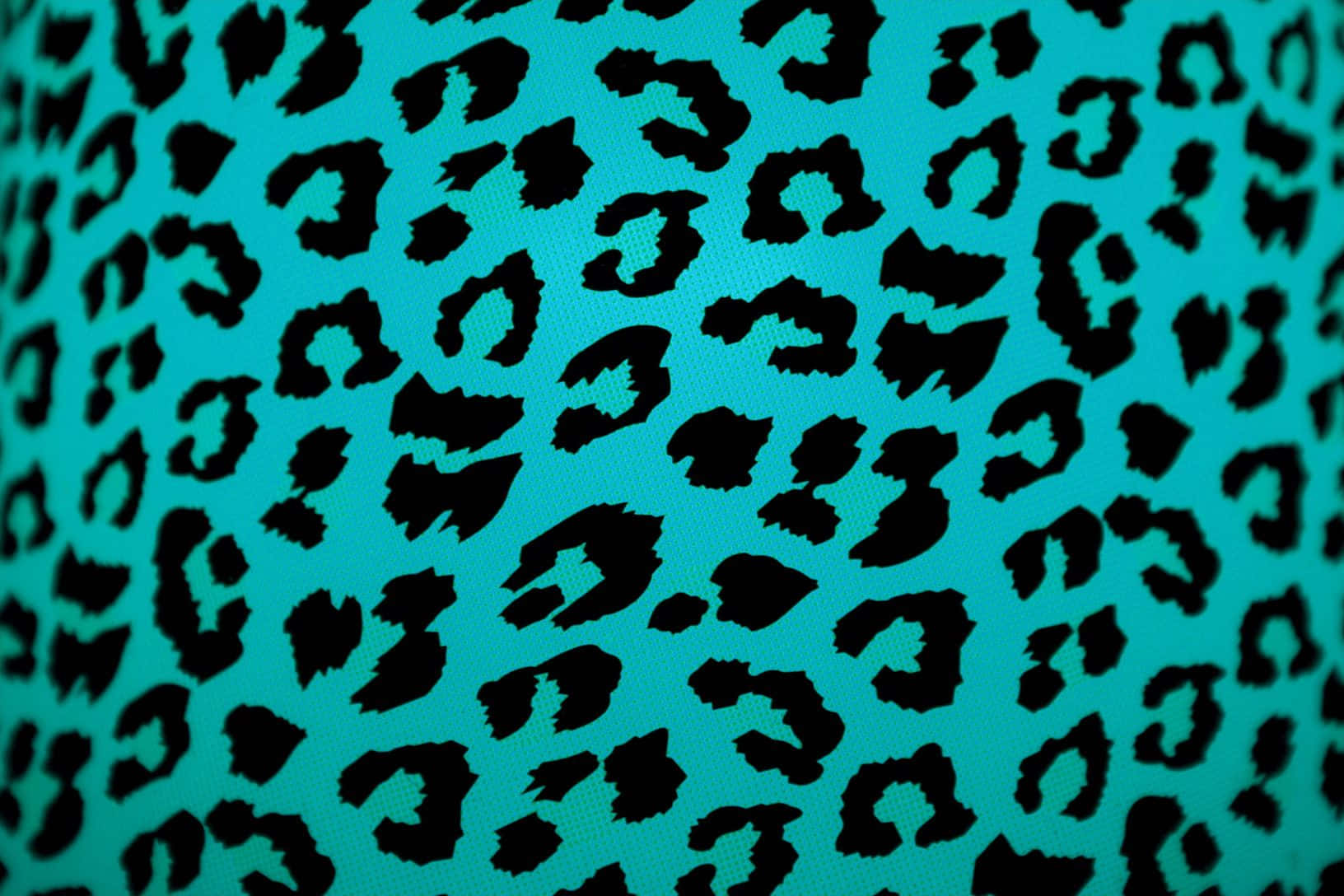 Look Wild And Stylish With Leopard Pattern Wallpaper