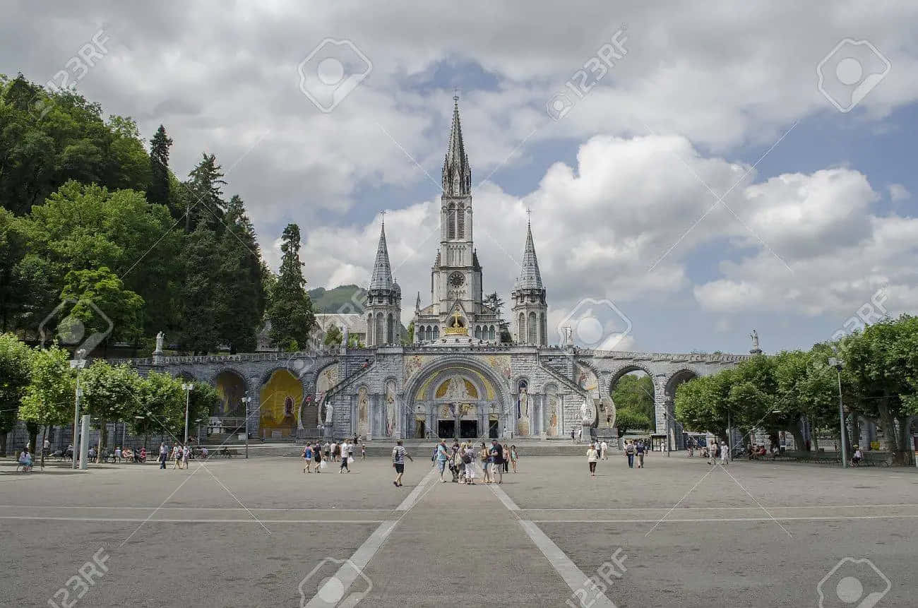 Lourdes Sanctuary Basilicaof Our Lady Wallpaper