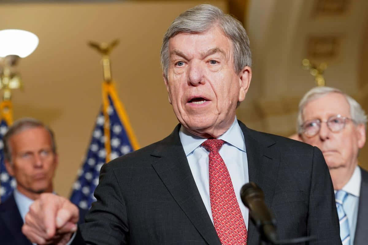 Low Angle Shot Of Roy Blunt In Clear Vision Wallpaper