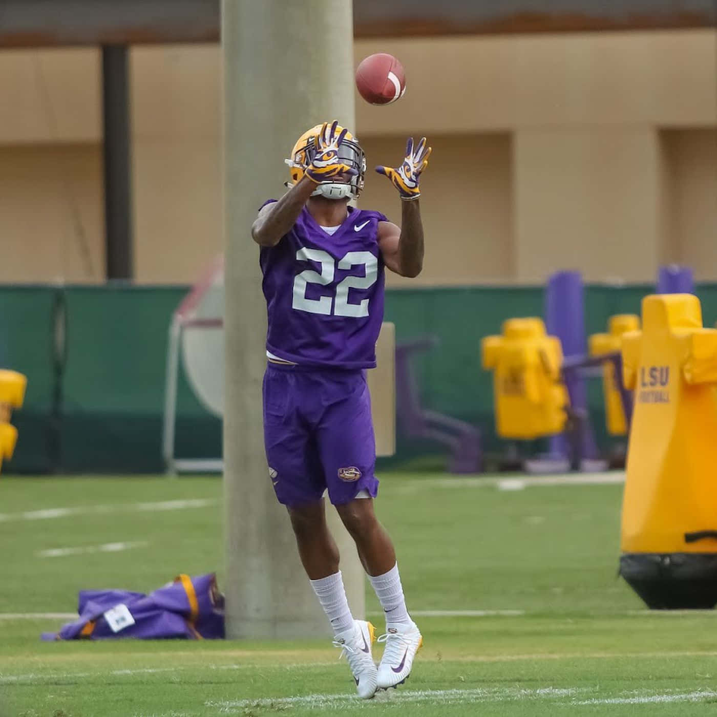 Lsu Football Player Catching A Ball In The Air Wallpaper