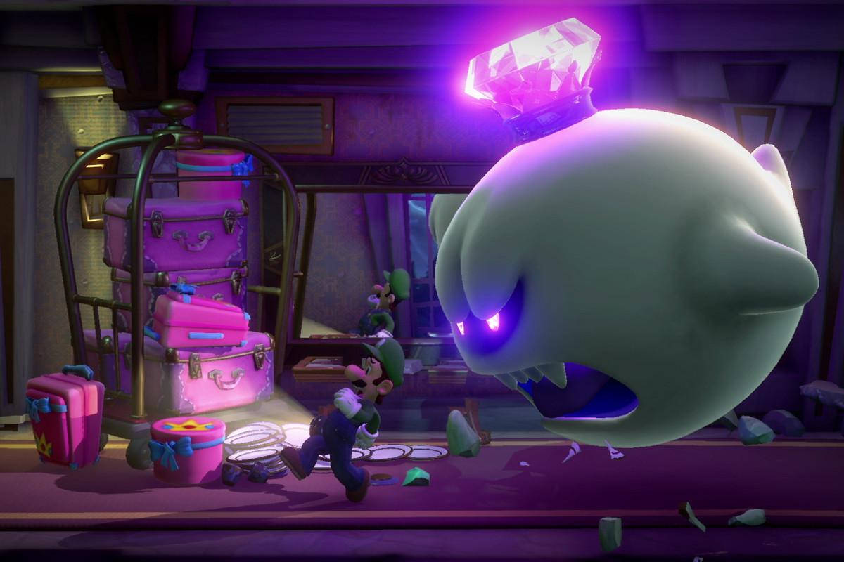 Luigi's Mansion 3 Luigi Chased By Giant Ghost Wallpaper