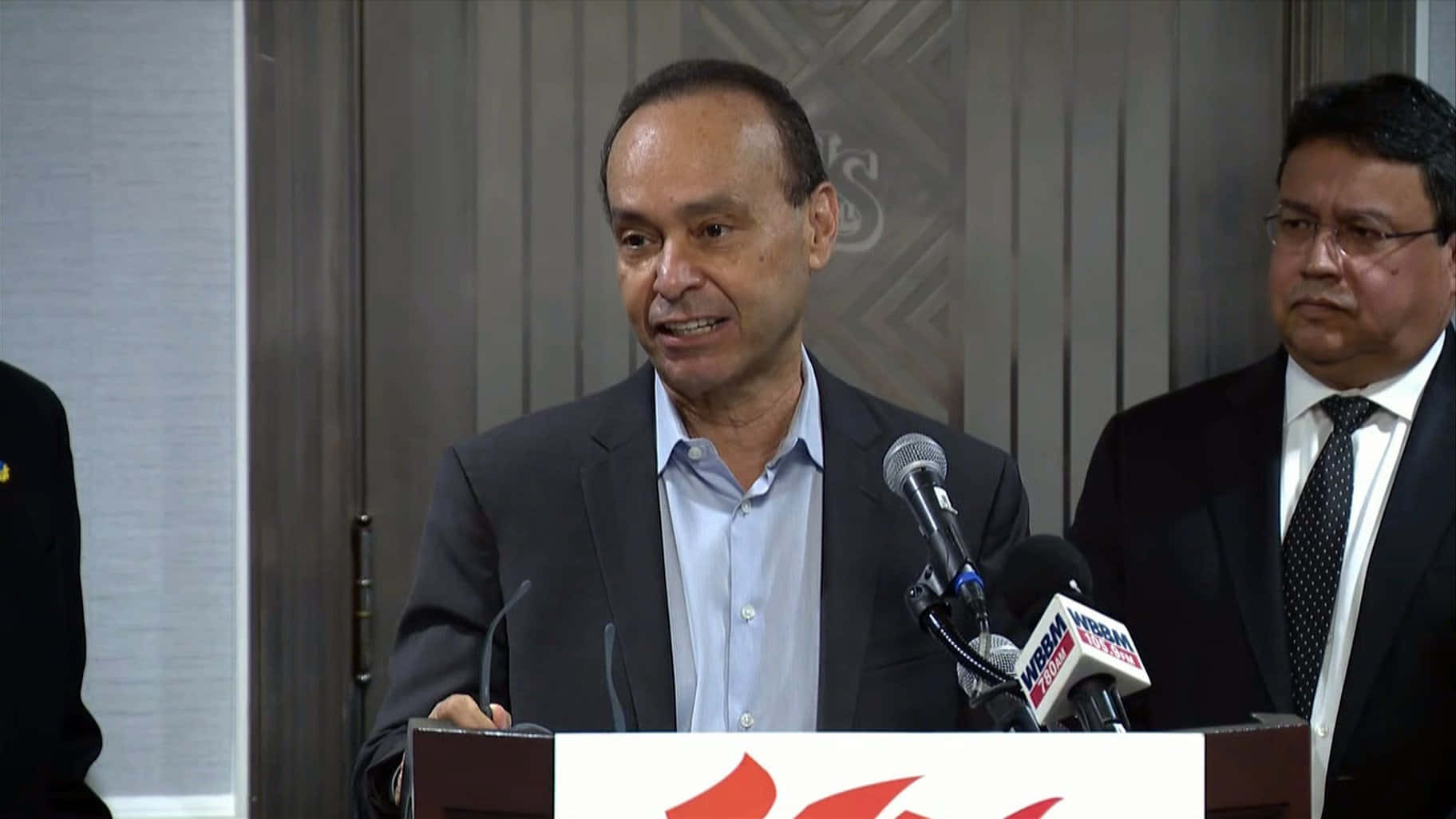 Luis Gutiérrez Standing Near The Podium Wallpaper