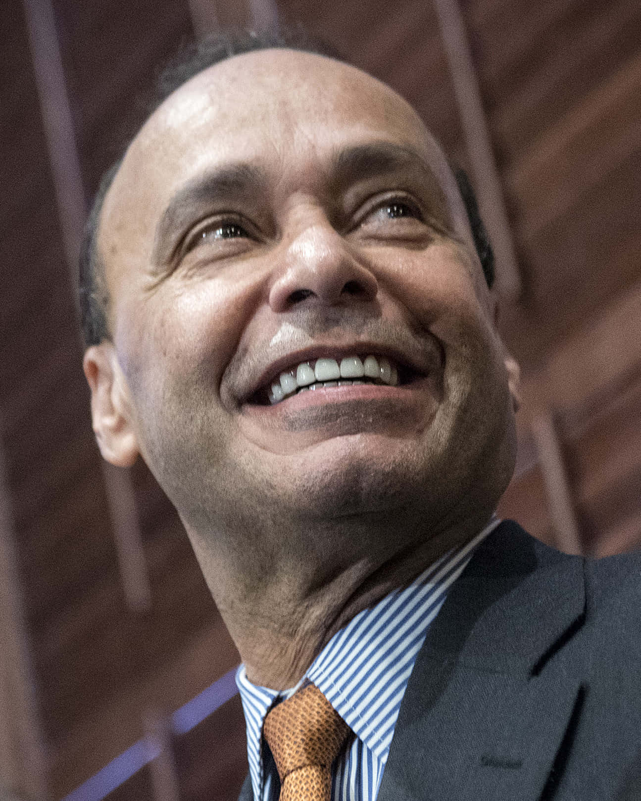 Luis Gutiérrez With Adorable Smile Wallpaper