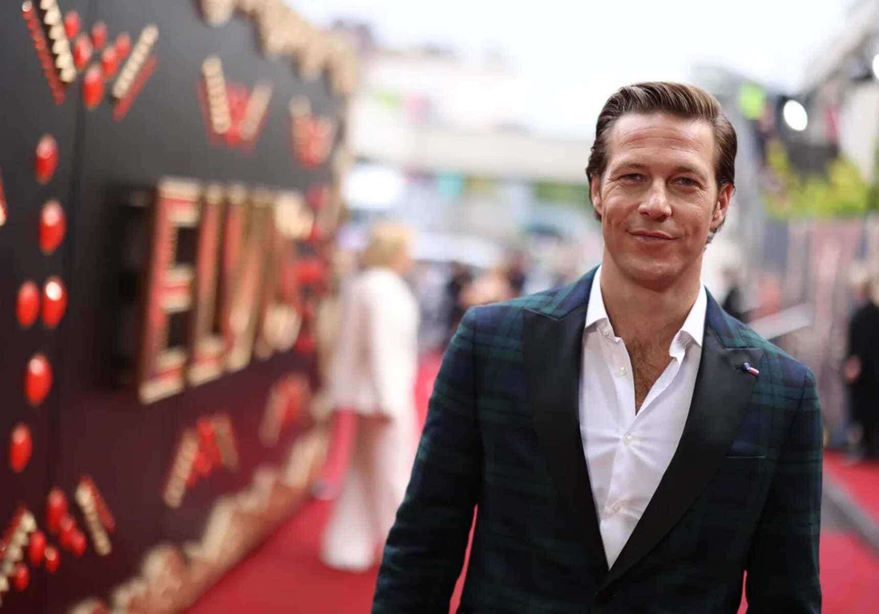 Luke Bracey Red Carpet Smile Wallpaper