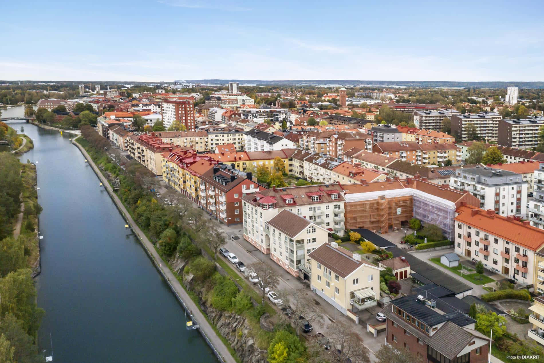 Lush Summer Landscape In Trollhättan Wallpaper