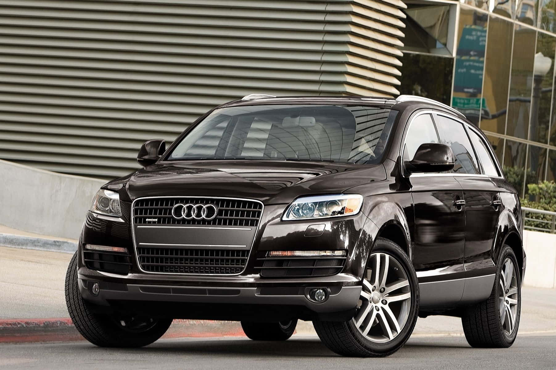 Luxurious Audi Q7 In Breathtaking Scenery Wallpaper