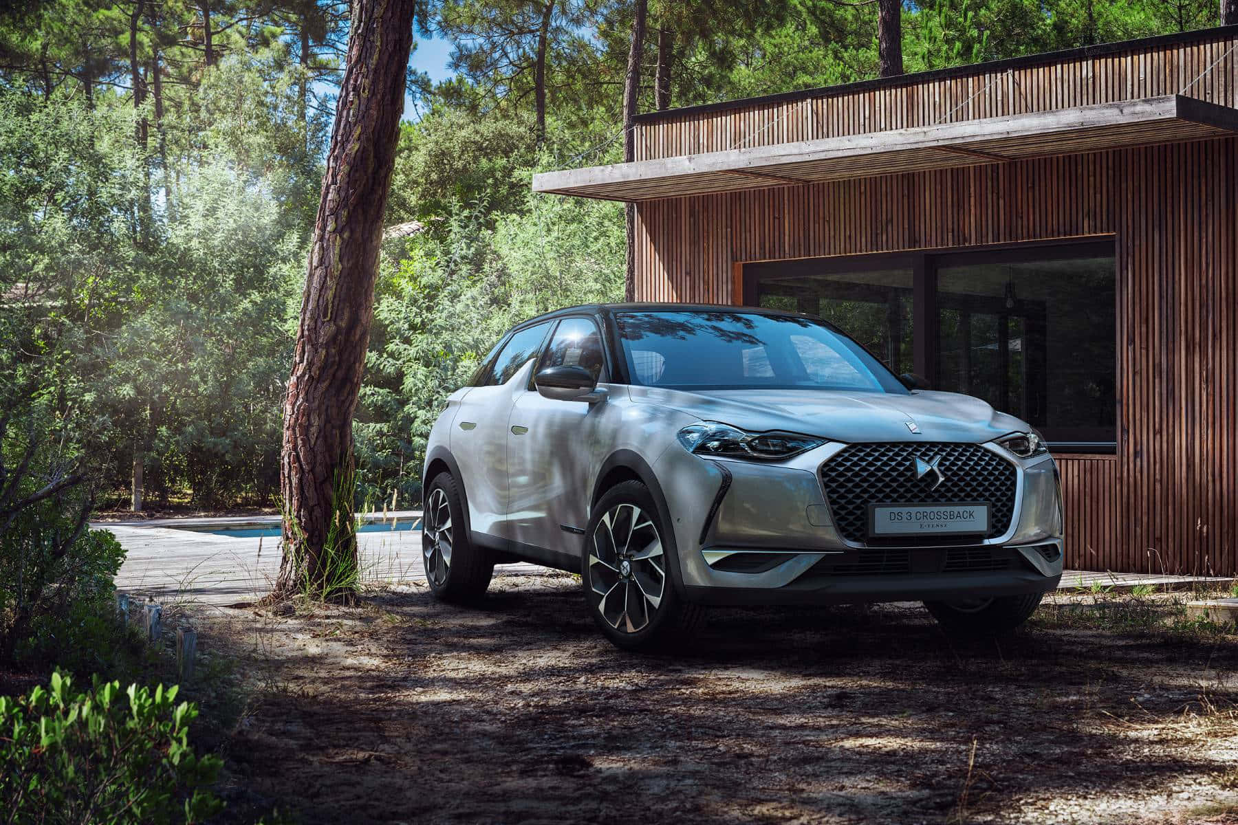 Luxurious Ds 3 Crossback Parked In An Urban Setting Wallpaper