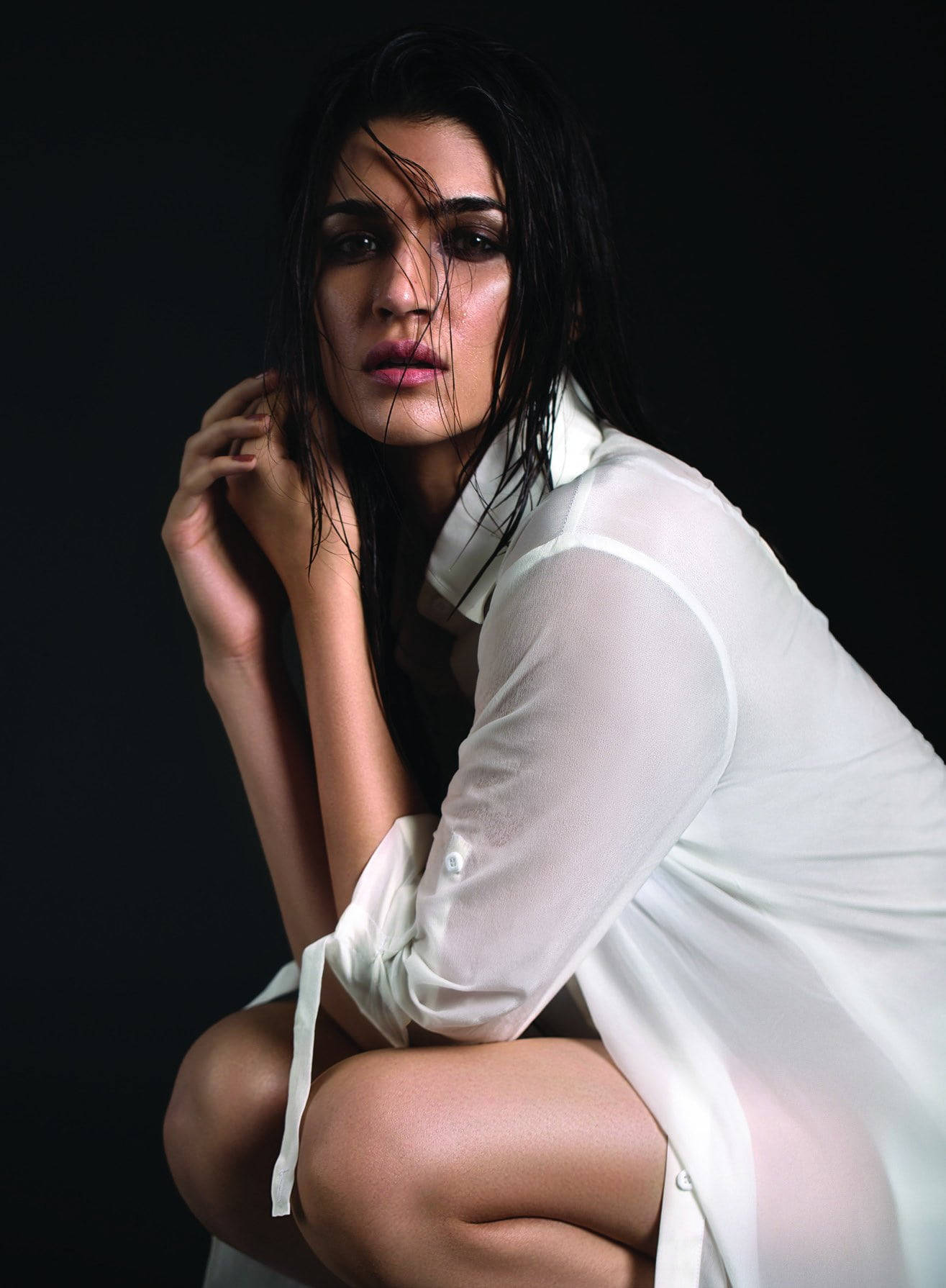 Luxurious Kriti Sanon Hd Wallpaper