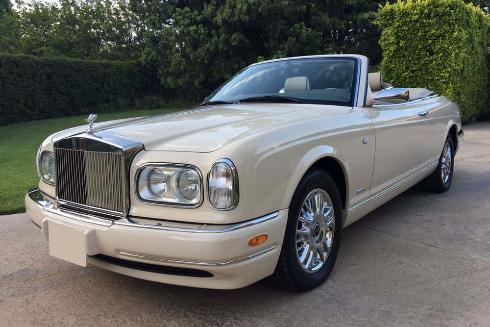 Luxury And Sophistication - Rolls Royce Corniche Wallpaper