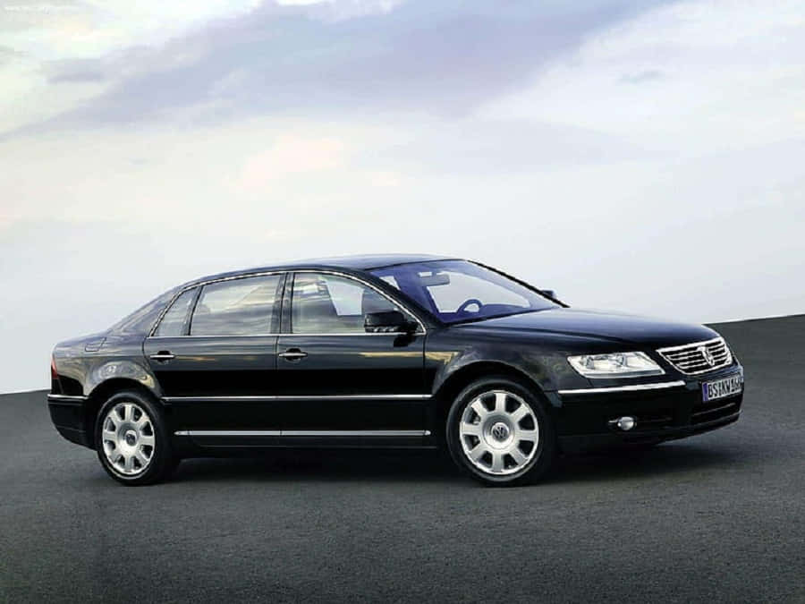 Luxury Meets Performance - The Grand Volkswagen Phaeton. Wallpaper