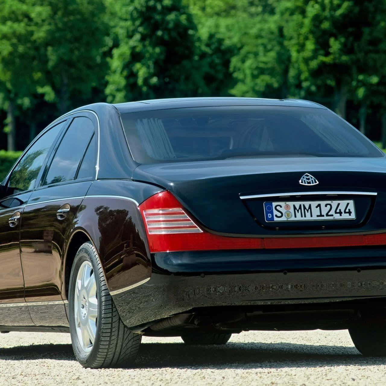 Luxury Unleashed: The Refined Maybach 57 Wallpaper