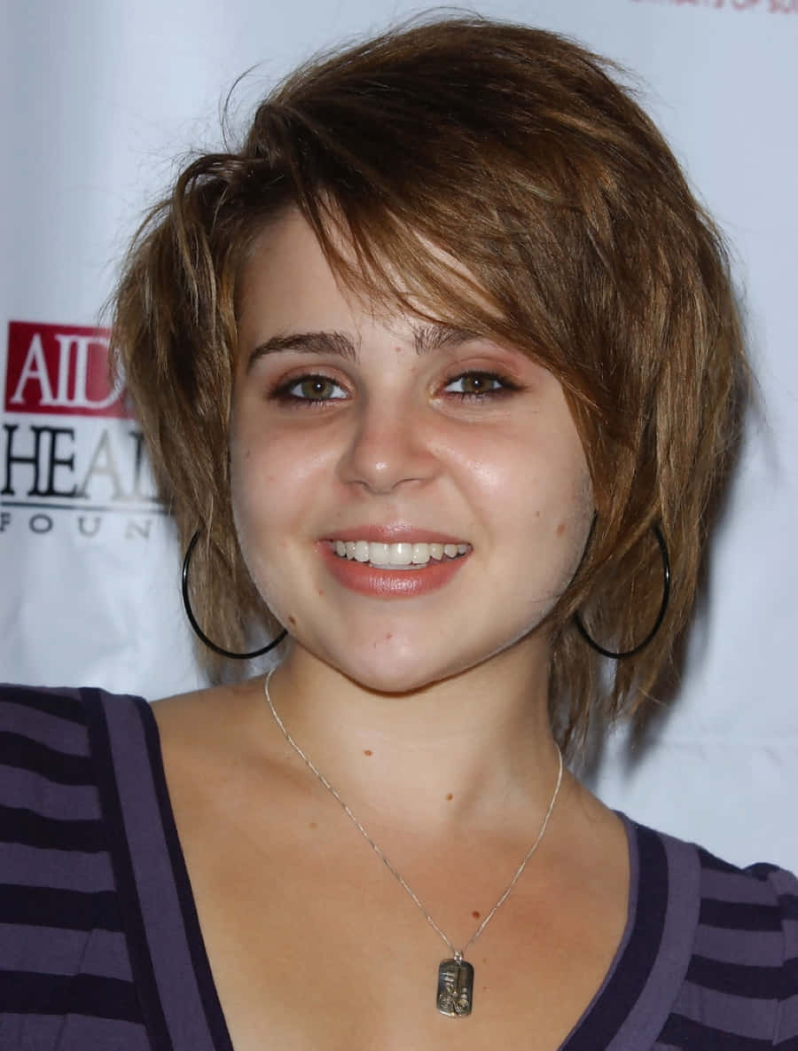 Mae Whitman Poses Elegantly In High Resolution 900x1185 Wallpaper Wallpaper