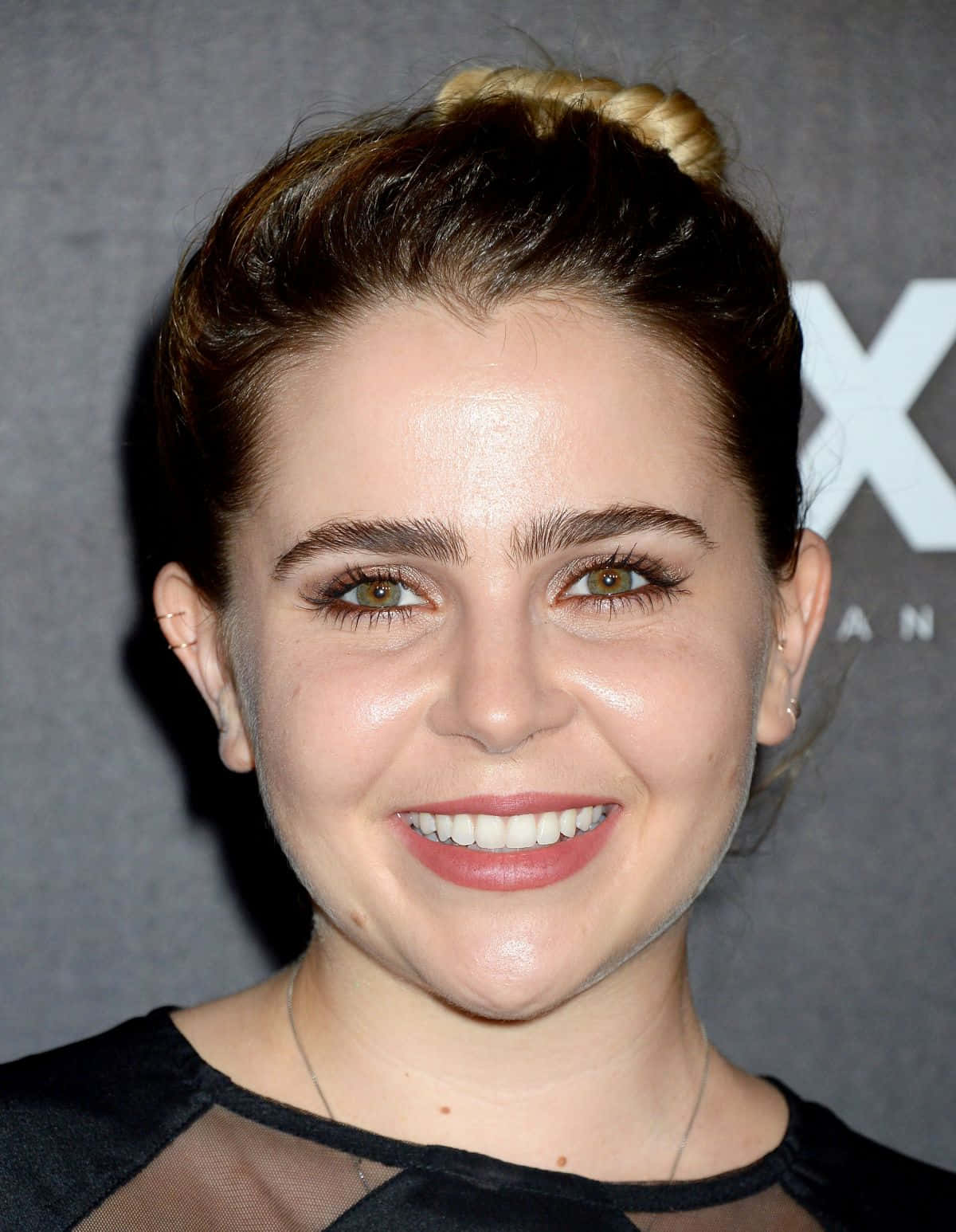 Mae Whitman Posing At A Photo Shoot Wallpaper