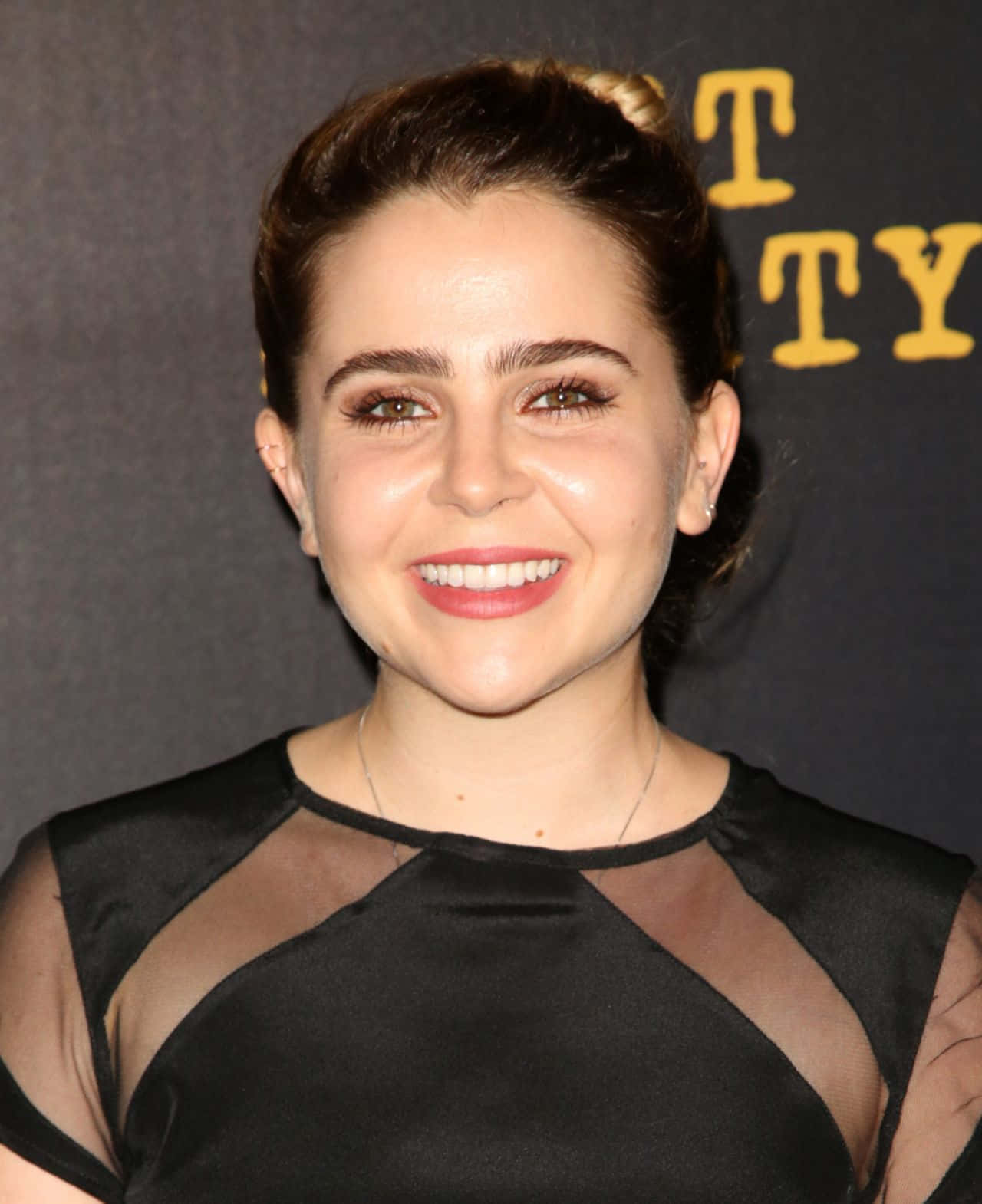 Mae Whitman Striking A Pose In A Chic Outfit Wallpaper