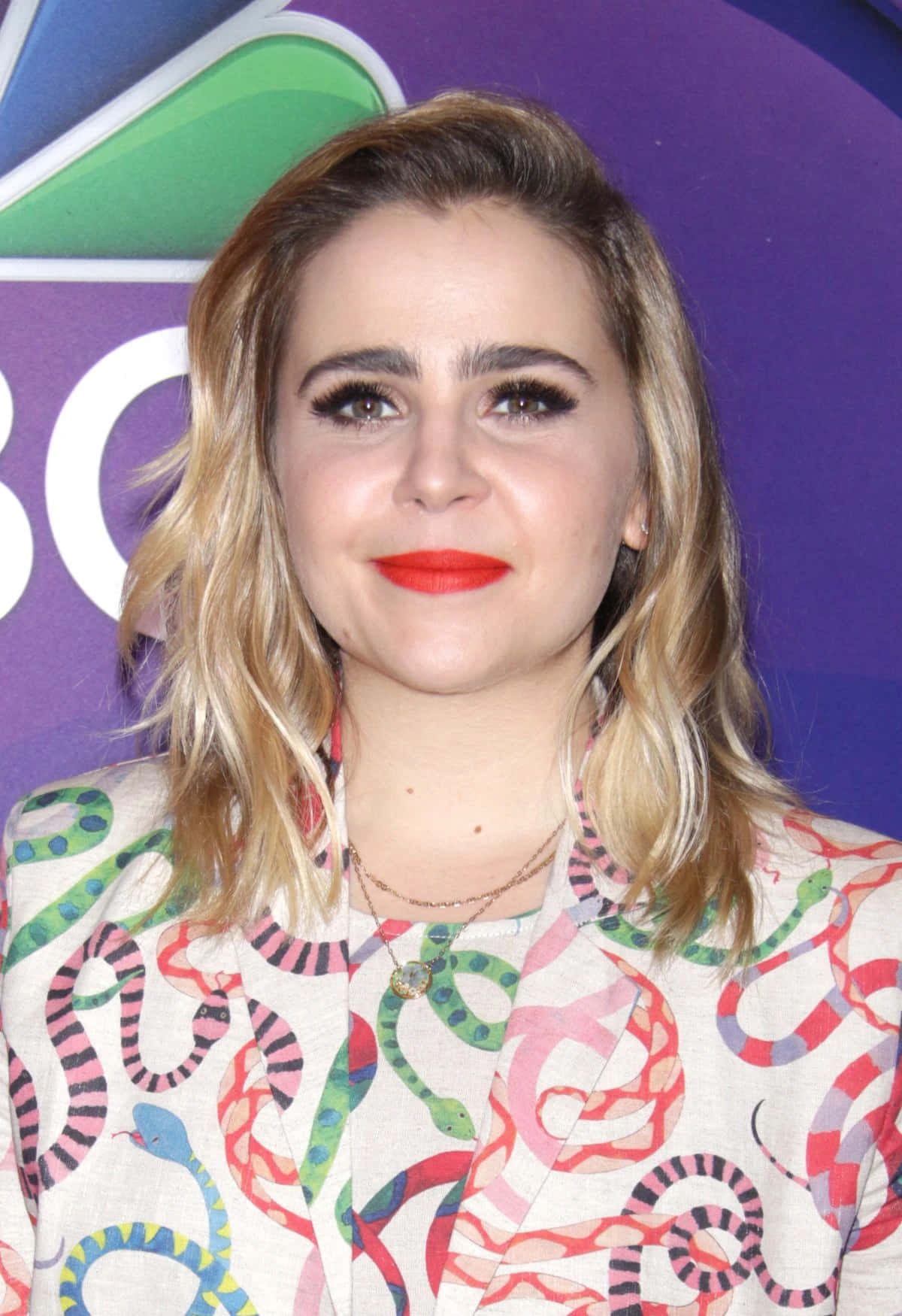 Mae Whitman Striking A Pose Wallpaper