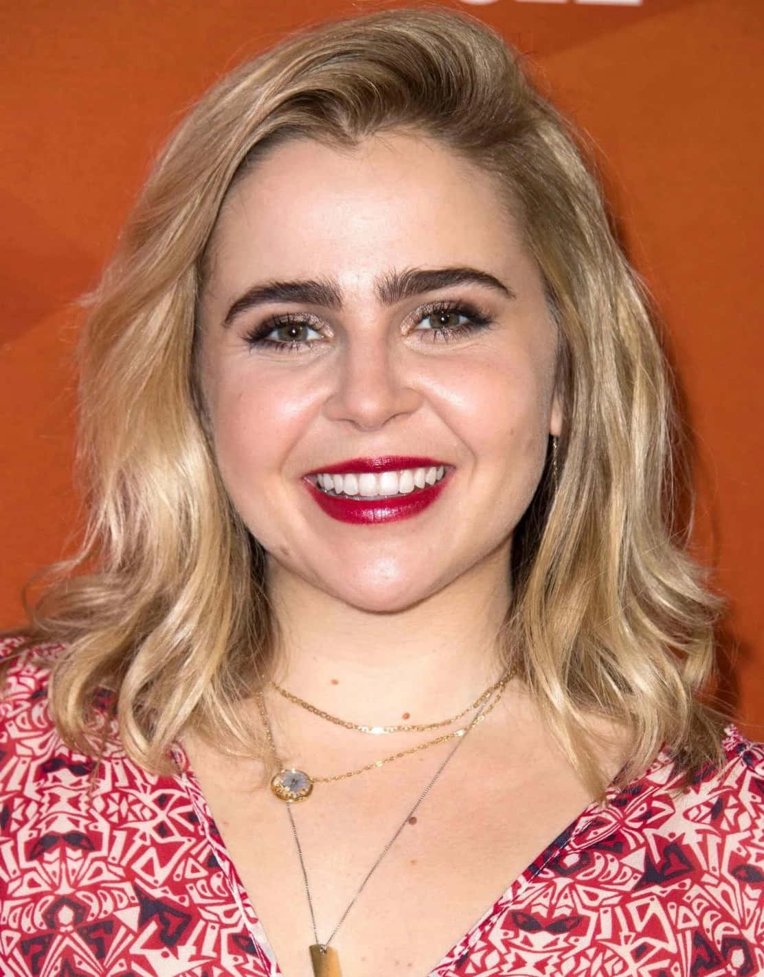 Mae Whitman Striking An Elegant Pose In Black And White Wallpaper