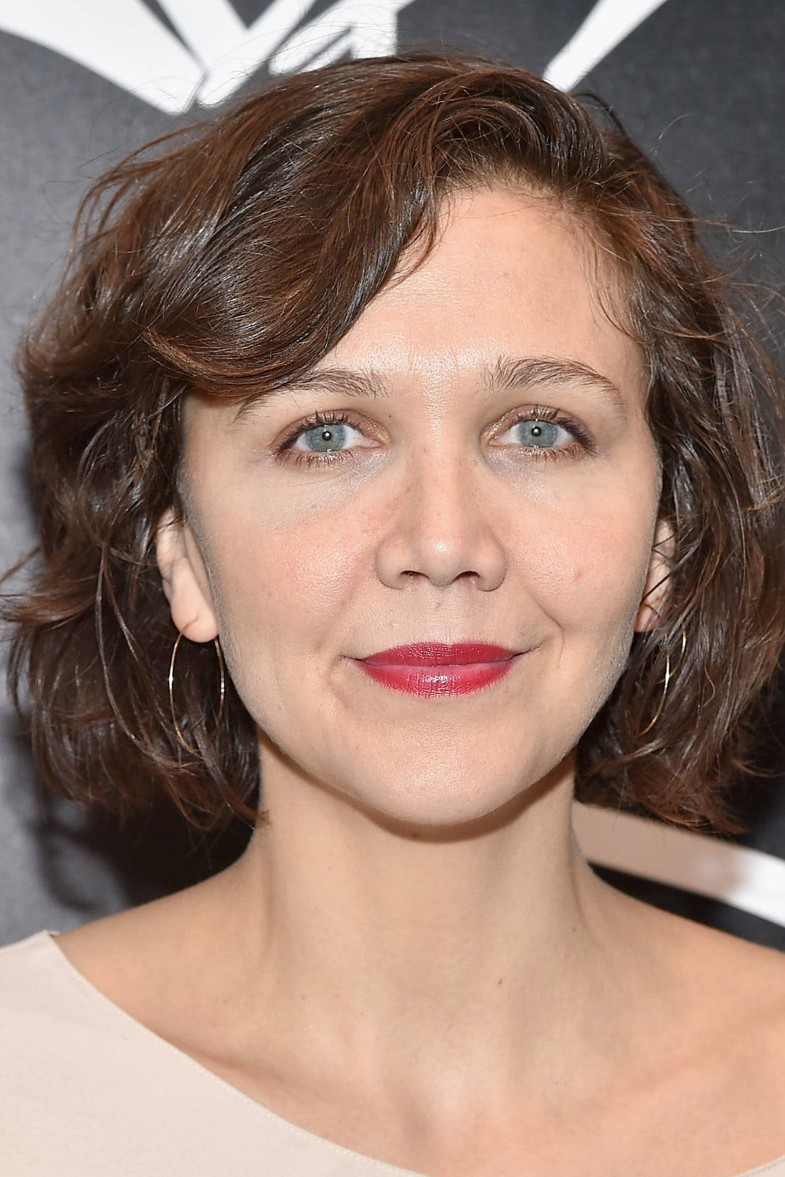 Maggie Gyllenhaal Amazing Photo Actress Wallpaper