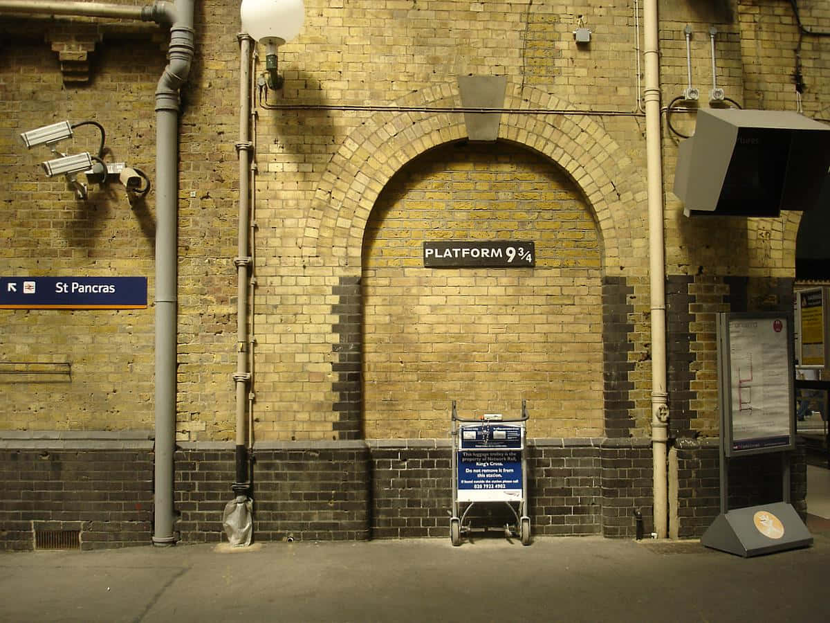 Magical Entrance To Platform 9 3/4 At King's Cross Station Wallpaper