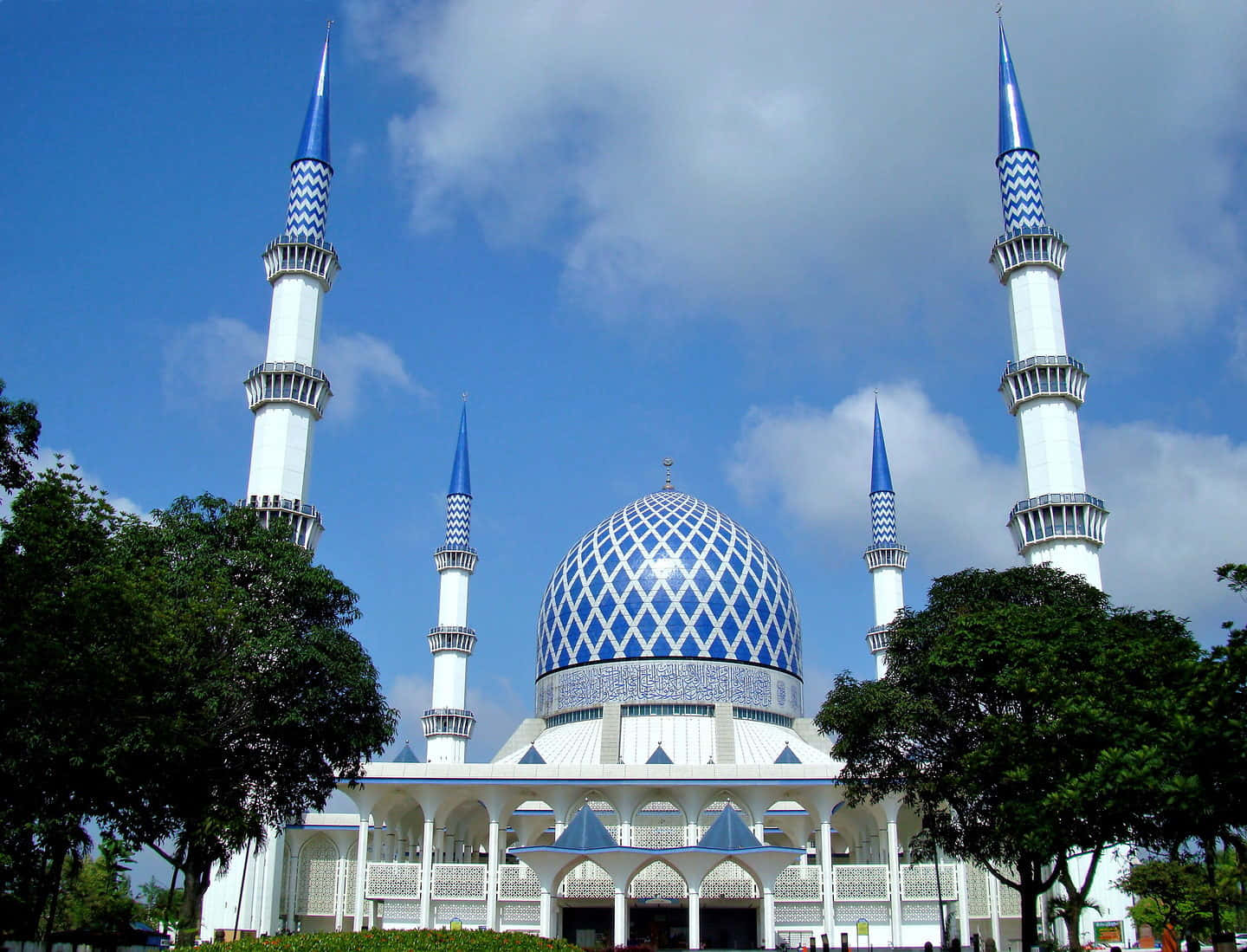 Magnificent View Of Shah Mosque Wallpaper