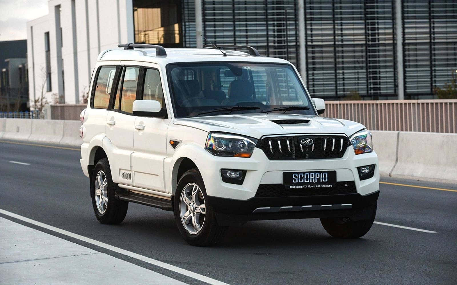 Mahindra Scorpio S U Von Road Wallpaper