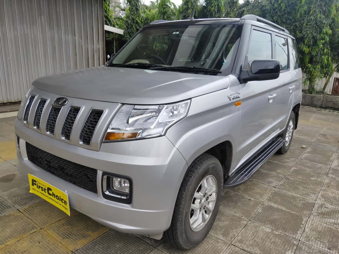 Mahindra T U V300 Silver S U V Wallpaper