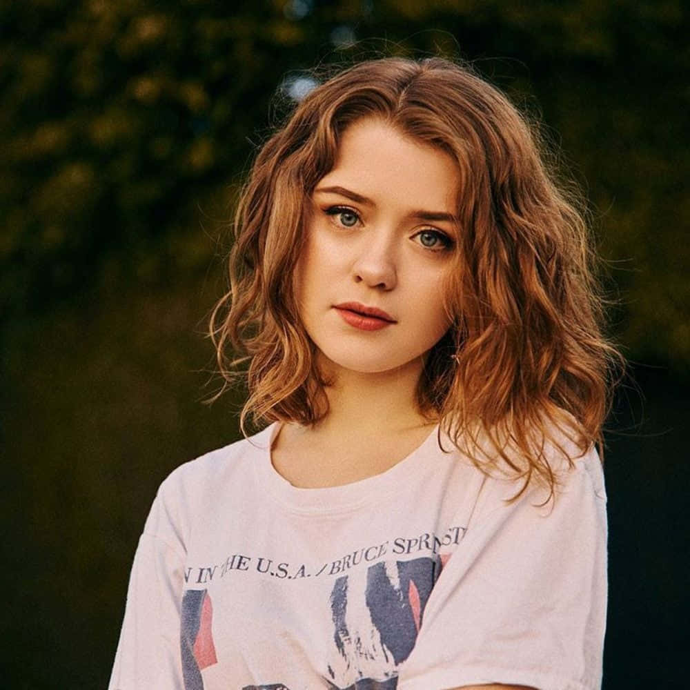 Maisie Peters Wallpaper