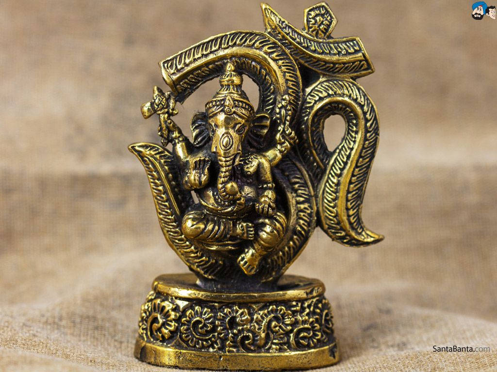 Majestic 3d Golden Statue Of Lord Ganesha Wallpaper